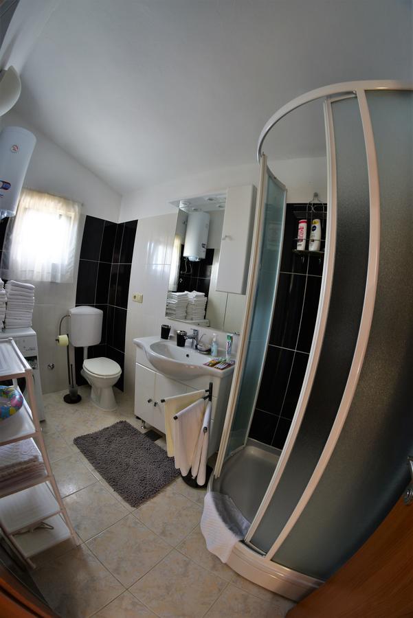 Apartment Ivica Drvenik Mali Buitenkant foto