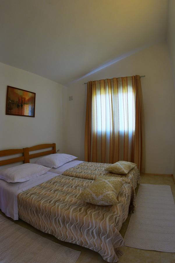 Apartment Ivica Drvenik Mali Buitenkant foto