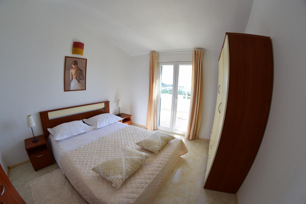 Apartment Ivica Drvenik Mali Buitenkant foto